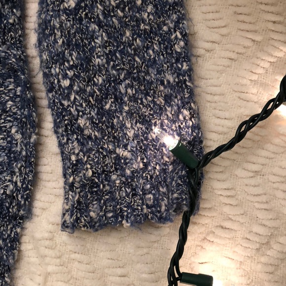 Blue and white comfy sweater - Picture 5 of 5